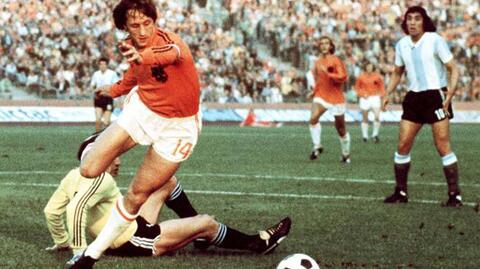 Cruyff spielt Fußball